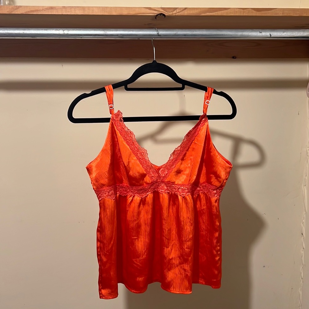 BRIGHT LACE TOP!